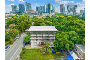 120 Nw 32nd St, Miami