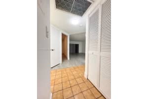 8290 Lake Dr 211, Doral 8290 Lake Dr 211, Doral