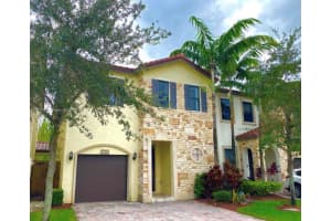 10306 Nw 70th Ter, Doral