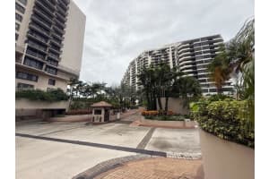 520 Brickell Key Dr A1616, Miami