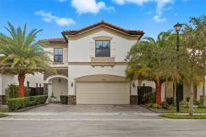 8870 Nw 99th Path, Doral