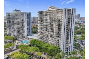 3731 N Country Club Dr 129, Aventura