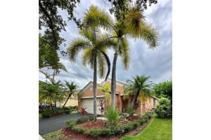 4279 Greenbriar Ln, Weston