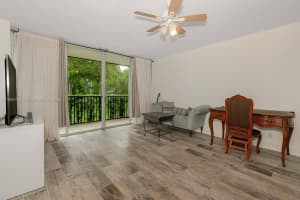 3401 N Country Club Dr 117, Aventura
