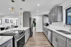 1024 Ne 4th St, Hallandale Beach