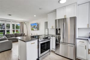 1124 Ne 6th St, Hallandale Beach