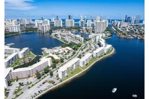 2920 Point East Dr N311, Aventura