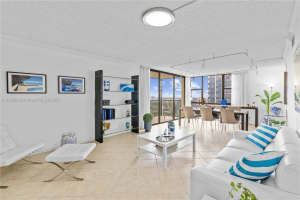 20379 W Country Club Dr 2039, Aventura