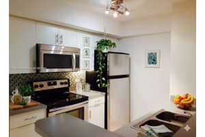 620 Sw 111th Ave 104, Pembroke Pines