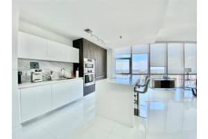 851 Ne 1st Ave 2802, Miami