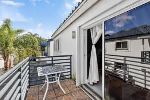 221 Ne 212th St, Miami