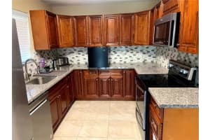 6407 Sw 5th St, Pembroke Pines