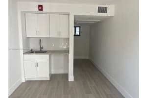 20281 E Country Club Dr Cab16, Aventura