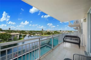 437 Golden Isles Dr 5j, Hallandale Beach