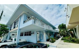 8000 Tatum Waterway Dr 1, Miami Beach