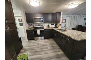 21640 Nw 3rd St, Pembroke Pines