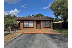 1971 Seagrape Ave, Pembroke Pines