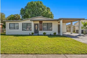 3220 Nw 16th St, Lauderhill