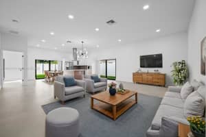 1041 W Lakewood Rd, West Palm Beach