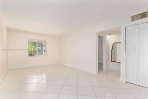 8605 Sw 68th Ct 22, Pinecrest