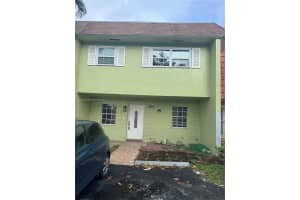 906 Sw 74th Ave, North Lauderdale