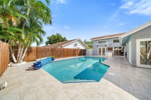 7461 Nw 36th St, Lauderhill