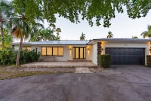1141 N Northlake Dr, Hollywood