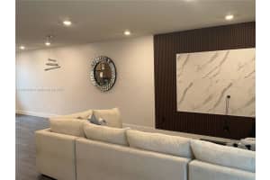 10428 Nw 67th St, Doral