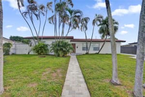 5750 Nw 111th St, Hialeah