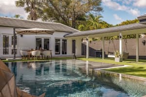 901 Nw 7th St Rd, Miami