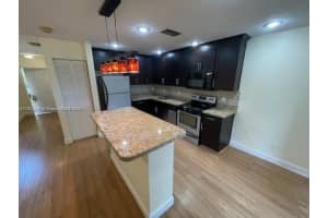 311 Nw 103rd Ter 311, Pembroke Pines