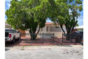 351 E 35th St, Hialeah