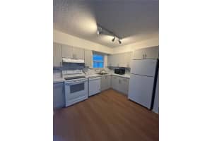 305 Lewis Ln 8, Dania Beach