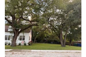 860 Ne 81st St, Miami