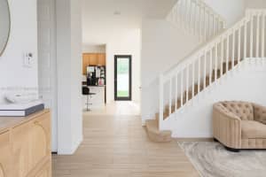 19316 Ne 8th Ct, Miami