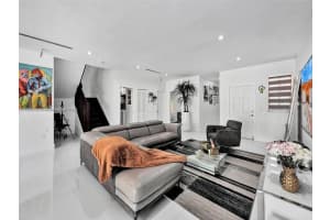 7565 Nw 177th Ter 7565, Hialeah