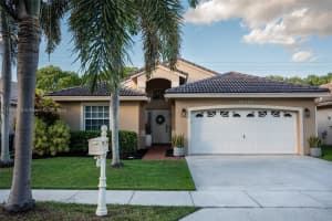 16061 La Costa Dr, Weston