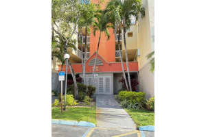 8225 Lake Dr 401, Doral 8225 Lake Dr 401, Doral