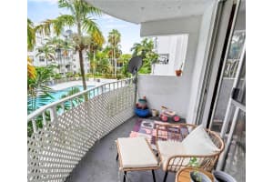 488 Nw 165th St Rd B-312, Miami