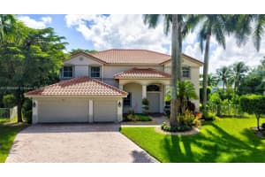 1781 Harbor Pointe Circle, Weston