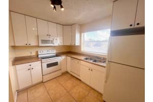 3737 Mil Lake Cir 3737, Green Acres