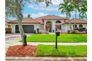 1044 Poplar Cir, Weston