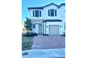 3338 W 112th St, Hialeah