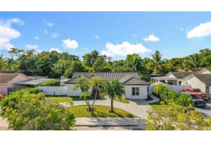 5874 Nw 199th St, Hialeah