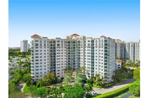 19900 E Country Club Dr 310, Aventura