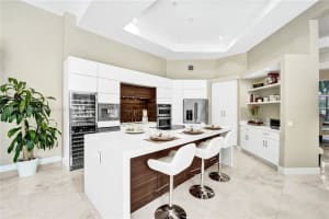 2557 Ne Montclaire Cir, Weston