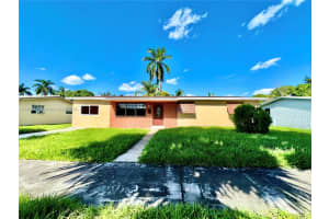 51 Nw 161st St, Miami