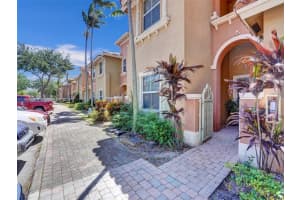 5922 Siena Ln, Hollywood