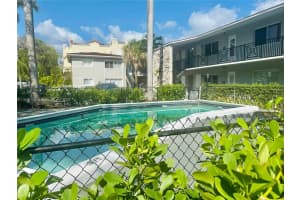 95 Edgewater Dr 107, Coral Gables