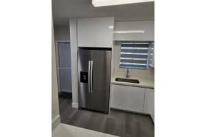 6752 Nw 182nd St 101, Hialeah